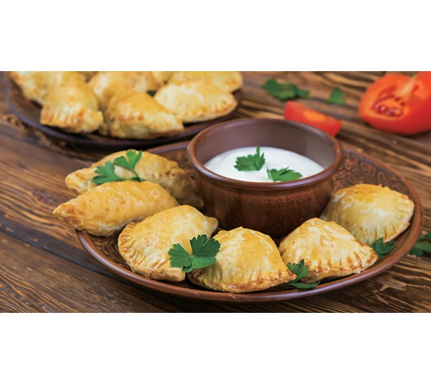 EMPANADAS CU VITĂ  ȘI BRÂNZĂ