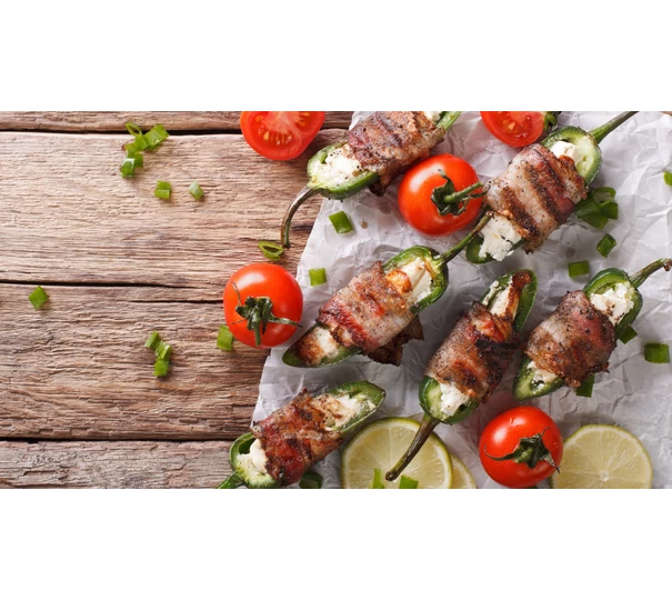 Jalapeno umplut înfășurat în bacon