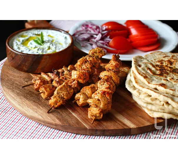 Meniu de 1 Iunie - Souvlaki și Frigărui de Fructe