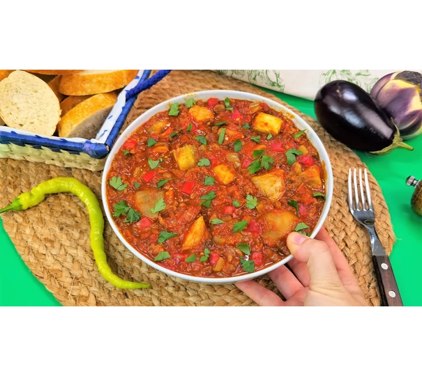 Tocăniță de vinete cu carne tocată